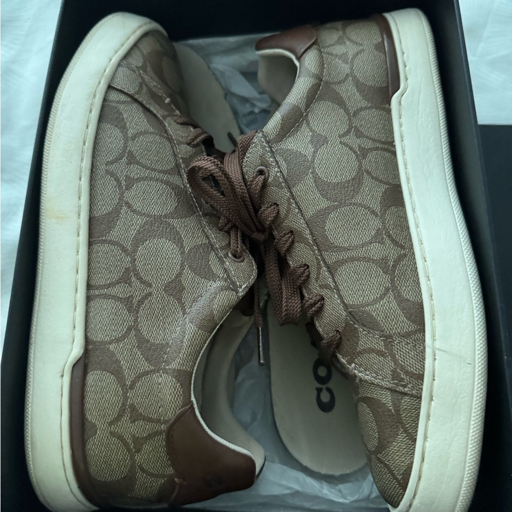Coach 7.5 men’s = 9 woman’s